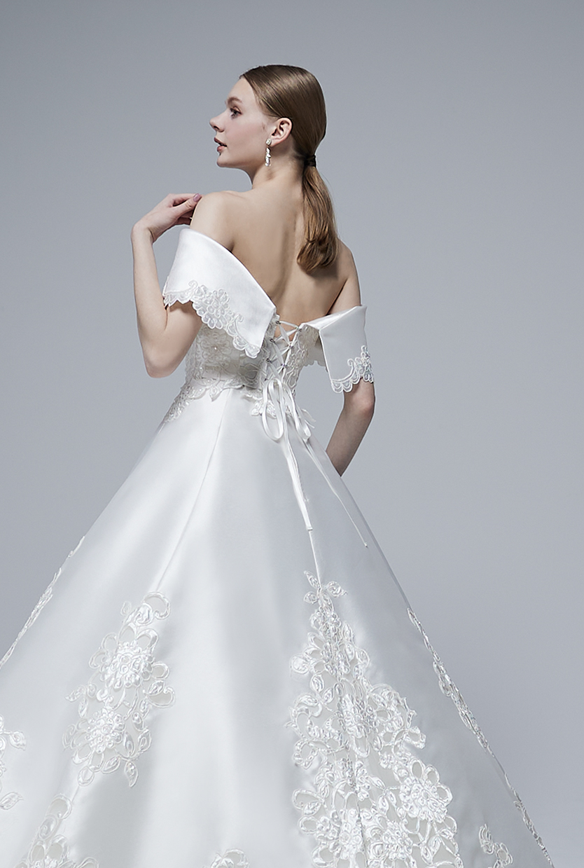 Royal Stage Kuraudia | DRESS GALLERY BOX
